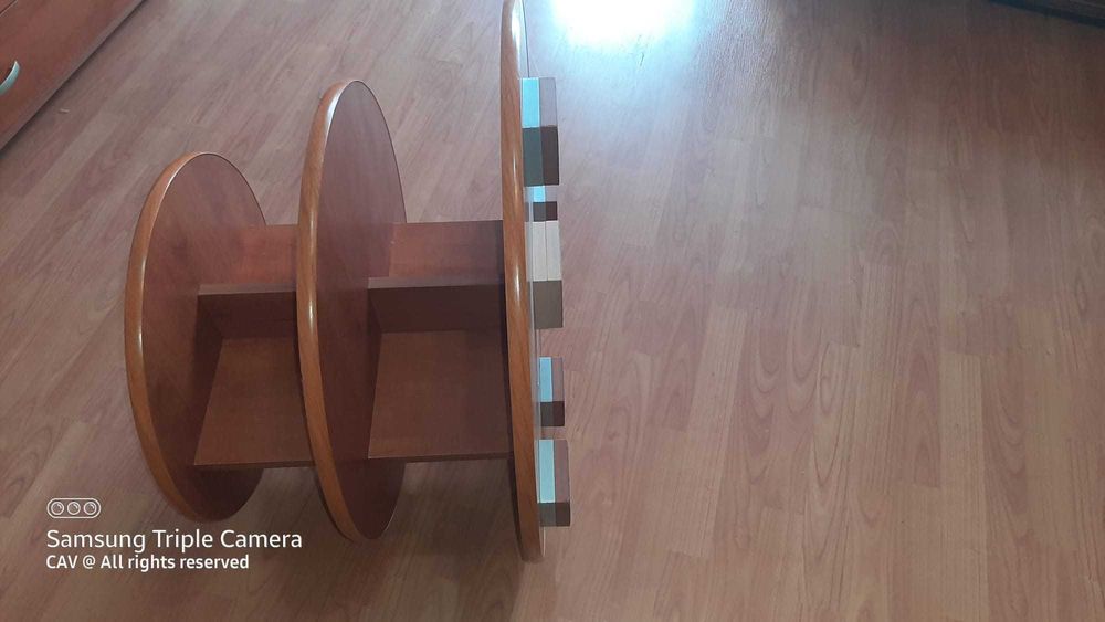 Masuta cafea sufragerie: dimatre x inaltime = 70/60/50 cm x 50 cm (50 lei)