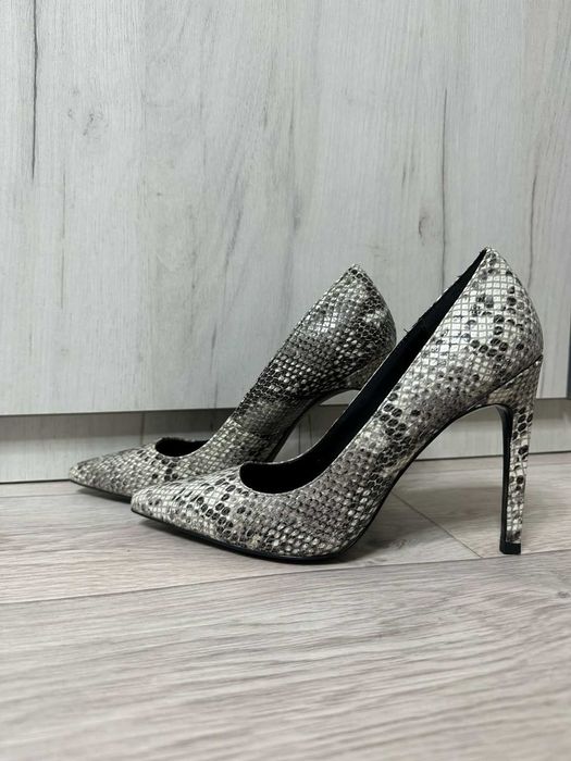 Продаются туфли на каблуке