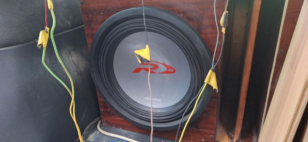 Vând difuzoare Alpine 15 țoli