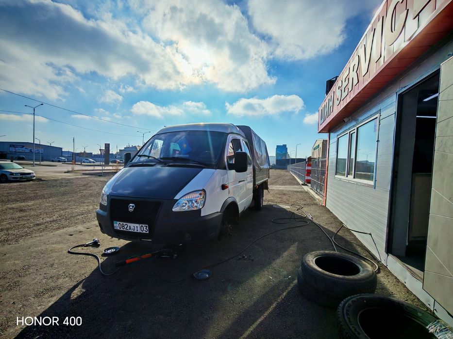 Газель груза перевозки по городу меж город