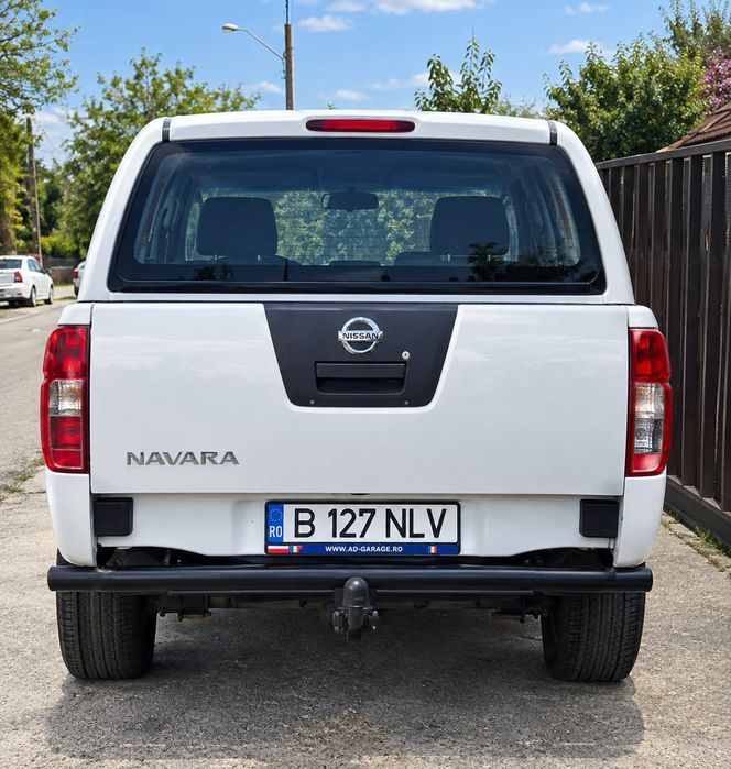 Vând Nissan Navara autoutilitara cu KM PUTINI și FARA RUGINĂ