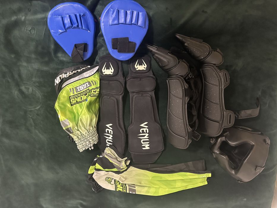 Set complet echipament arte marțiale / kickboxing / MMA
