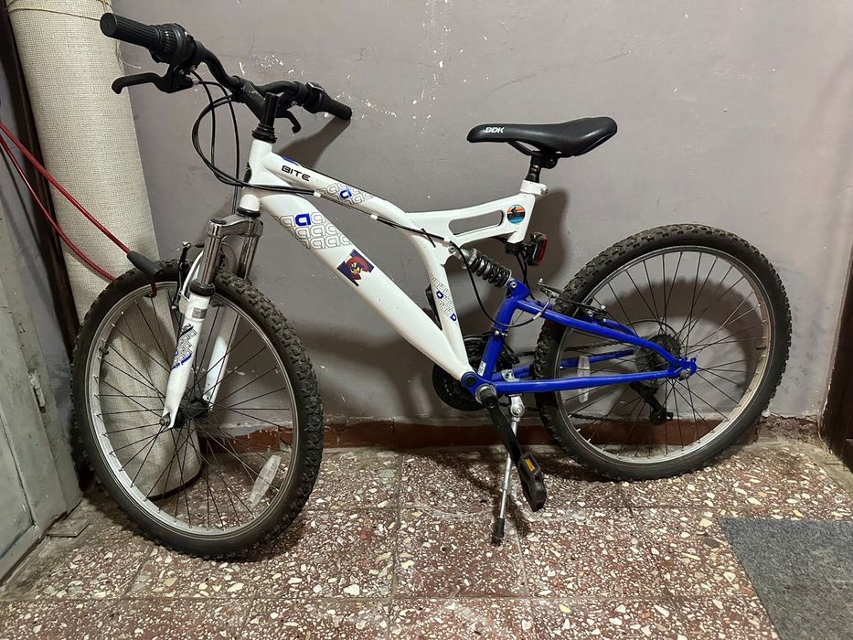 Bicicleta MTB full suspension