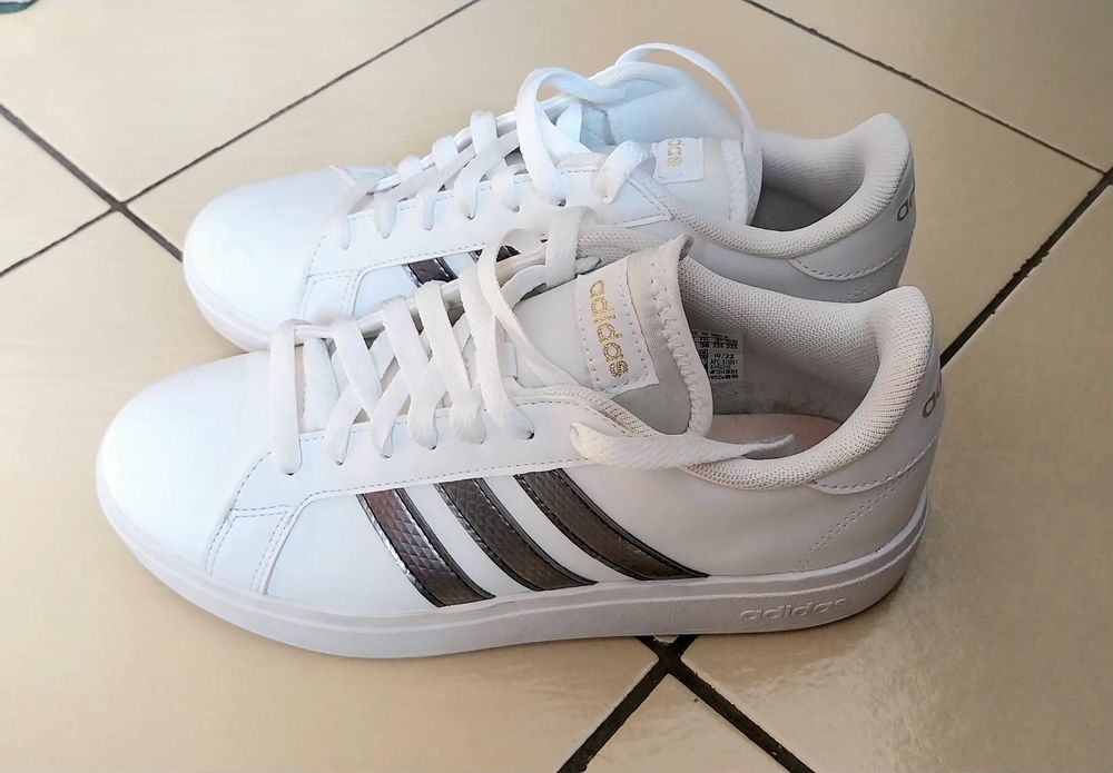 Дамски обувки adidas