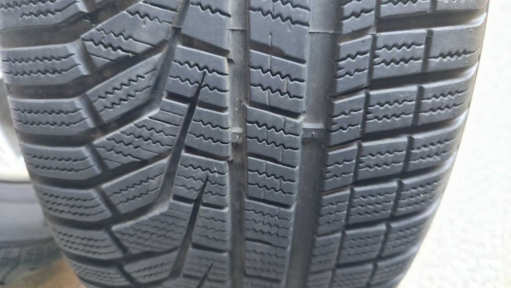 Перфектни гуми Hankook Icept Evo 2 235/45/18 XL зимни