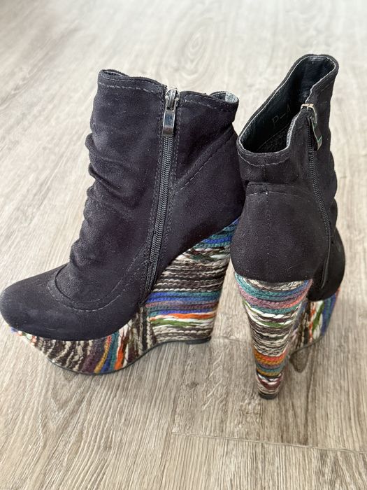 Продам б/ у  5 пар обуви