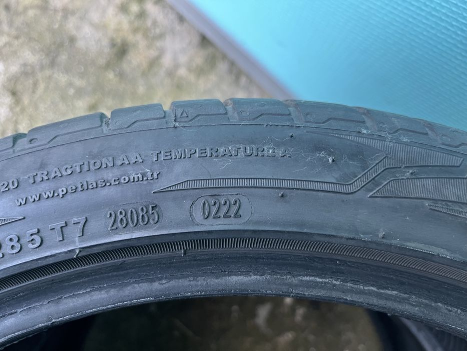 225/40/18 dot22 (2 броя) 7мм грайфер