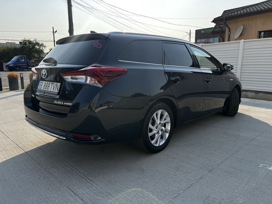 Toyota auris 2015 1.8 hybrid