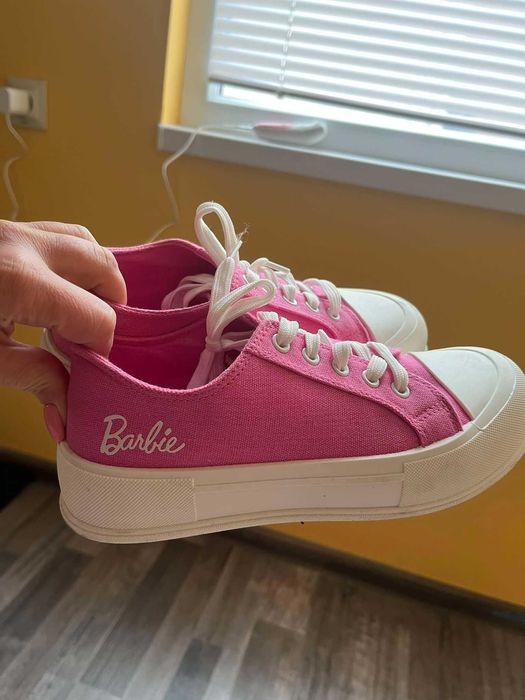 Дамски маратонки комплектна цена 200 лв