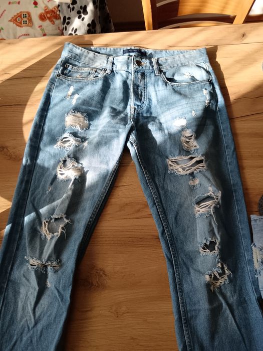 Продавам 2 чифта Дънки.