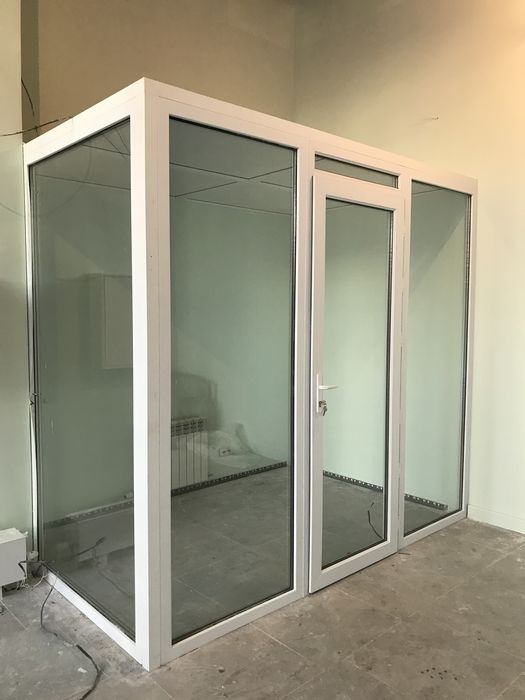 Пластиковые перегородки, замена сэндвичь панелей, стеклопакетов.