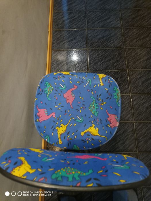 Детско столче на динозаври