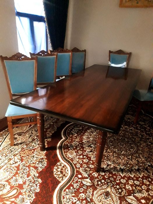 10 kishilik stol stul pul zarilligi uchun sotilyapti yangidey tuript.