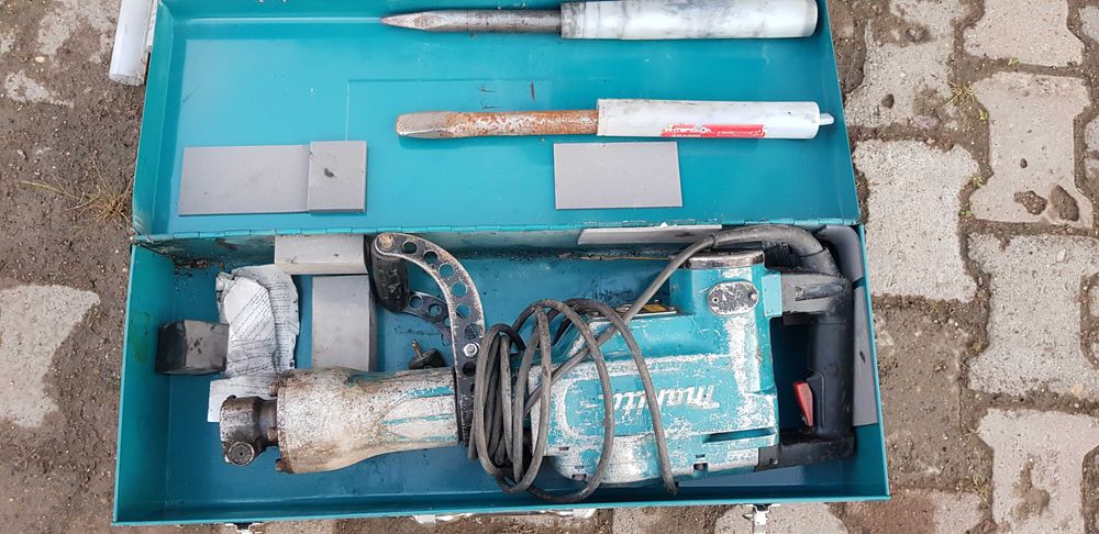 Отбойный молоток Makita HM1306