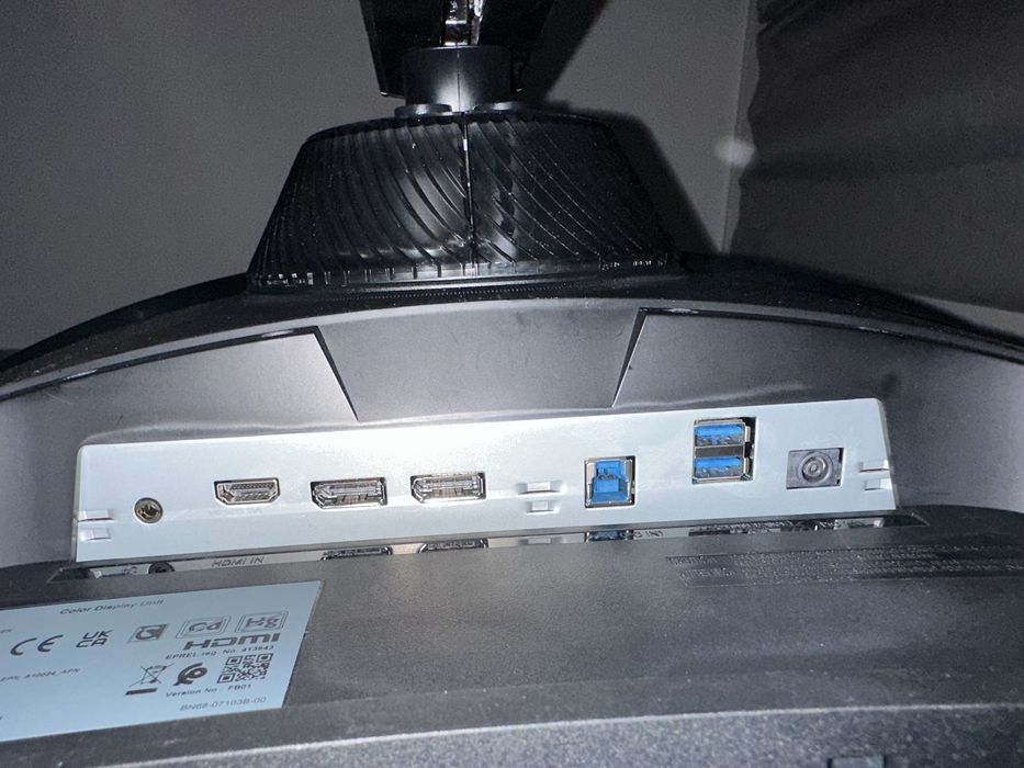 Samsung Odyssey G7 27”