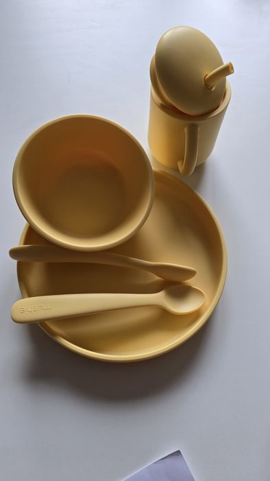 Mushie силиконов комплект за захранване на бебе