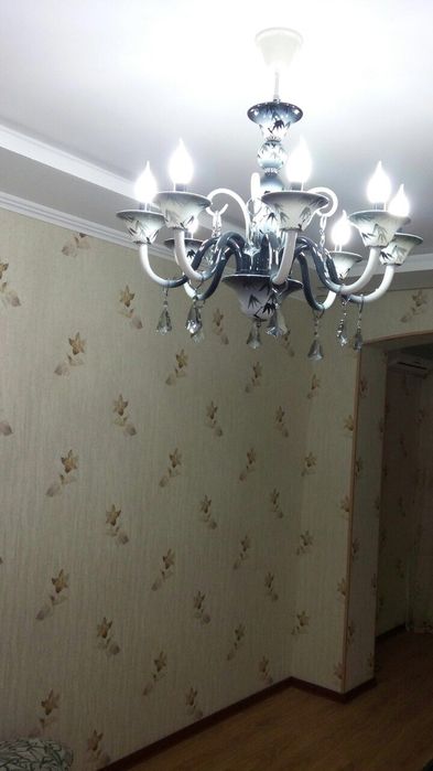 Продам новую люстру