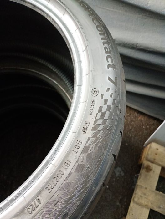 Перфектни 2бр.255/40/19 Continental SC7 dot4723
