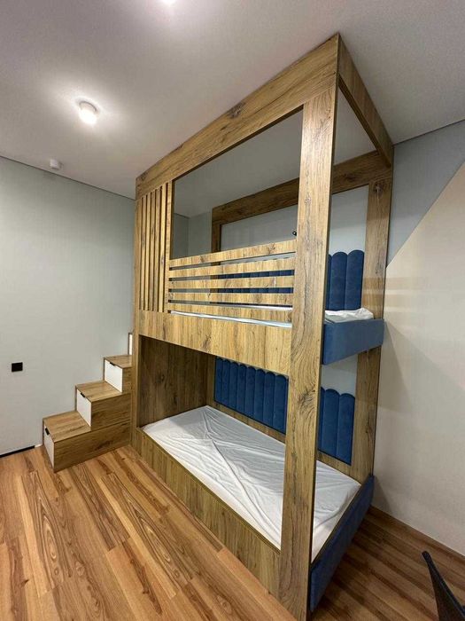 Двухярусная кровать (двухэтажная кровать) с ящиками и матрасами