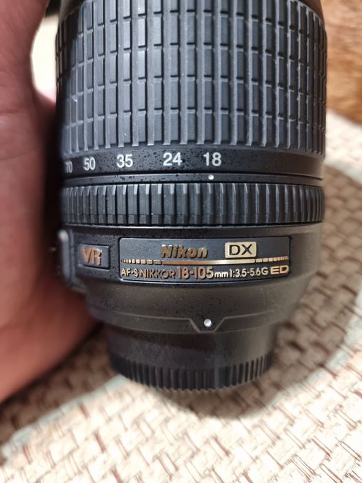 Set Foto Complet Nikon D7000 cu 2 Obiective, Bliț și Geantă