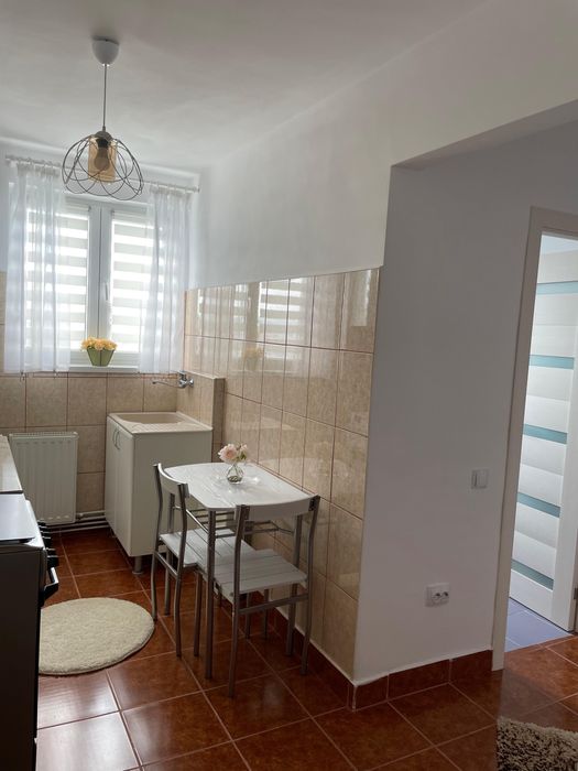 Inchiriez apartament cu 2 camere