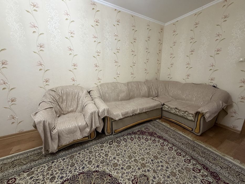 Қонақ бөлмеге арналған диван сатылады.