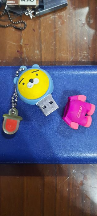 Флешка  гигабайт