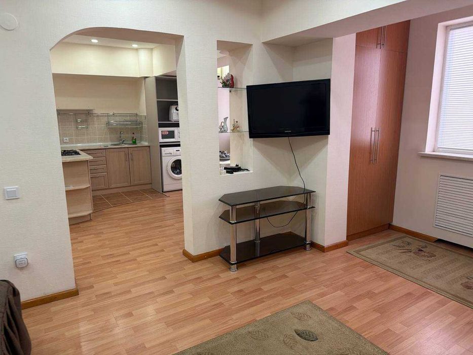 Сдаётся 1комнатная квартира в центре.