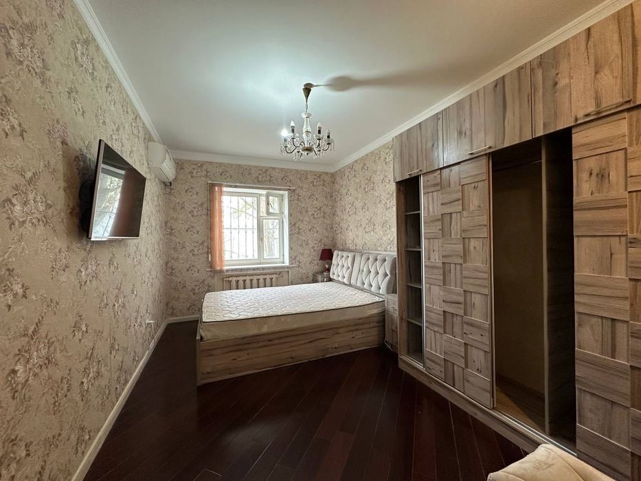 Сдается в аренду квартира (госпитальный рынок) 3/4/4 ,100кв,м