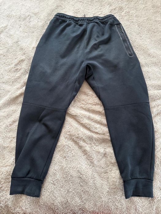 Pantaloni tech negri