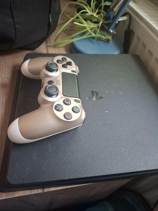 Playstation 4 slim+consola cu cablu hmdi mai lung