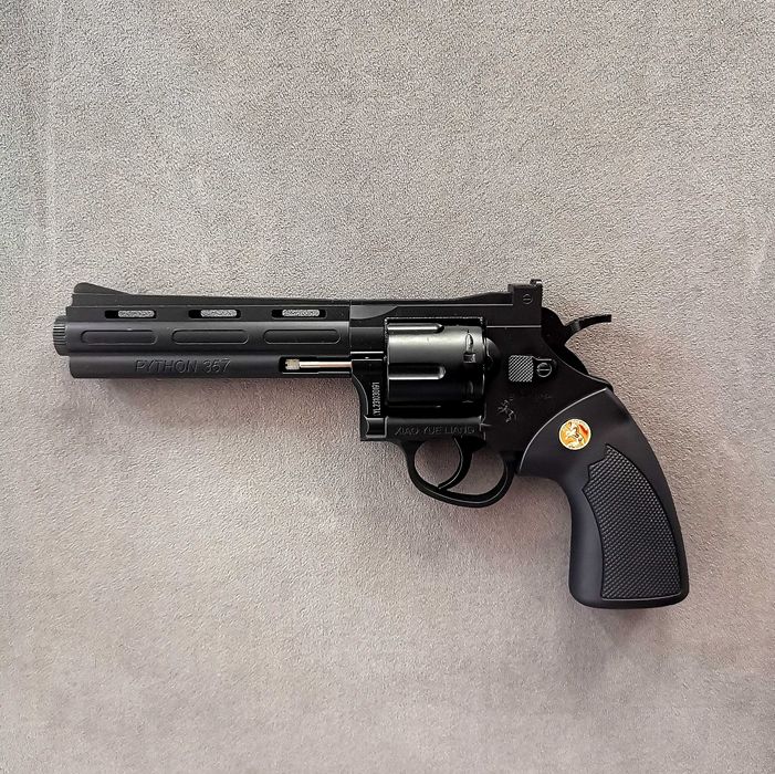 Револвер-играчка ZP-5 с мек куршум и гел топчета. Метални части