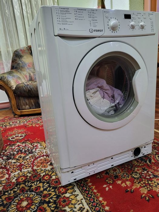Продам машинку индезит 6 кг