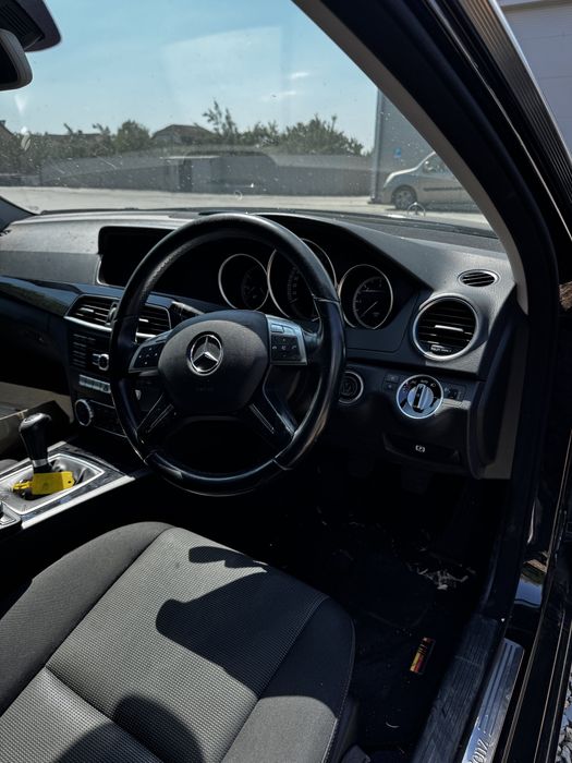 Vand Mercedes C220 ,fara motor!!!