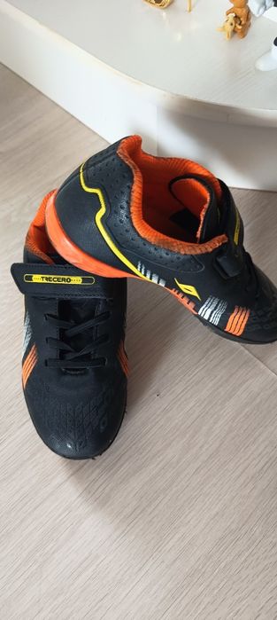 Продается спорт обувь для мальчика.