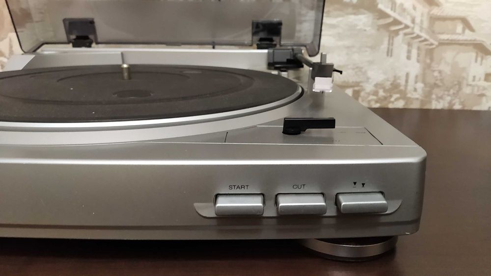 Продам проигрыватель винил дисков AIWA.