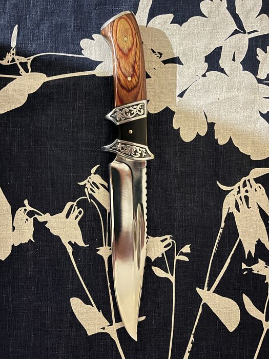 Ръчно изработен ловен нож с фултанг конструкция