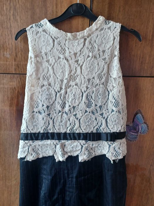 Рокля с памучна дантела