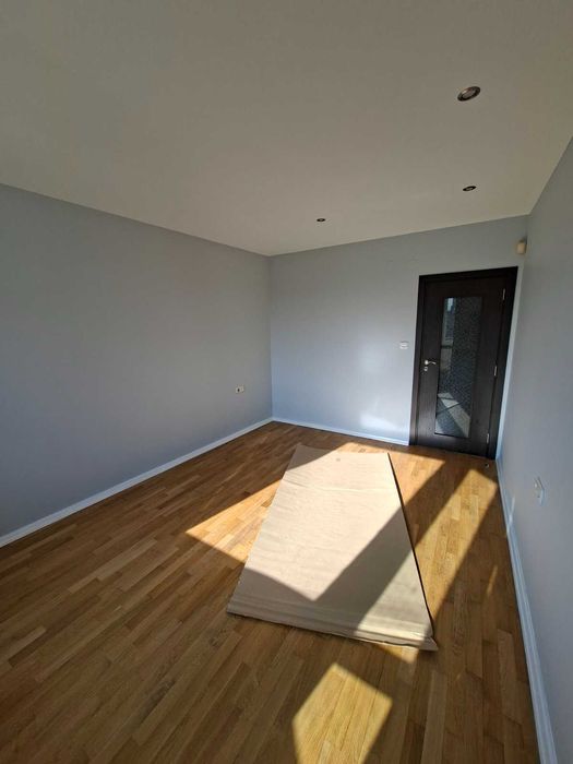 Дава се под наем Тристаен апартамент в Варна, Център - 100 кв.м за 1196.97 € - Снимка #9