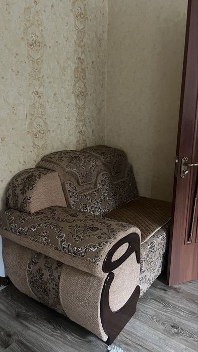 Диван для зала длинный