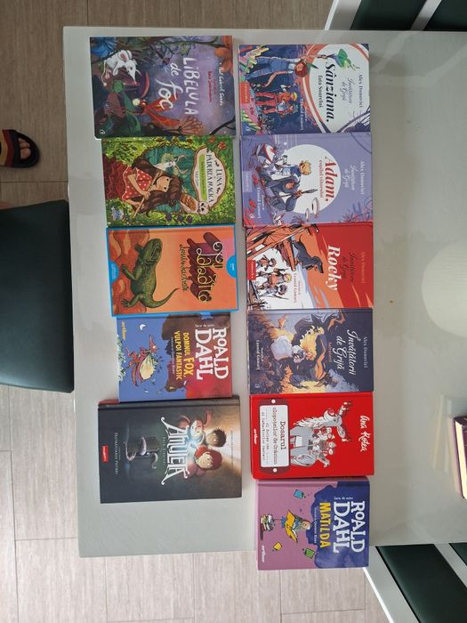 Vând cărți în stare foarte buna.