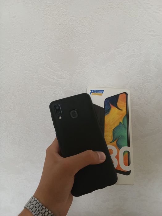 Samsun A30 32Gb  hamma joyi yaxshi karobka dakument bor 850ming keliwa