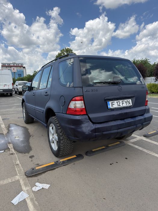 Vând Mercedes ML 270
