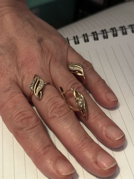 Продается коплект бриллант 10,5гр россия