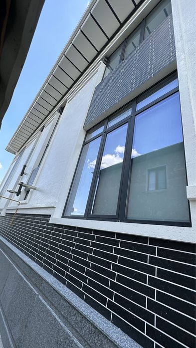 Жидкии травертин / Обрамление окон