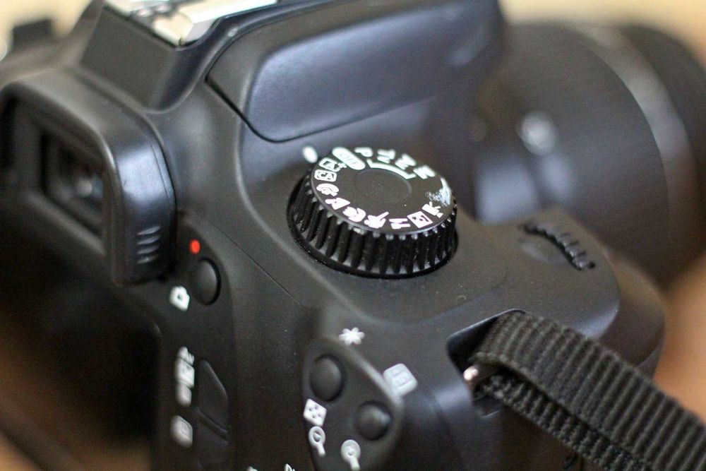 Canon Eos 4000D + Kit 18-55mm III