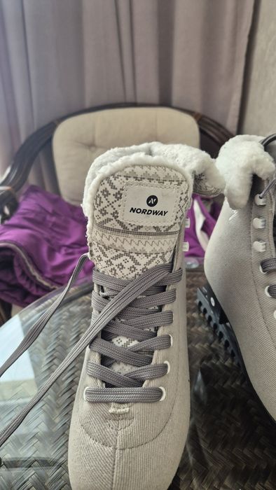 Продам коньки  почти как новые