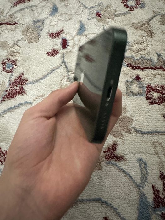 iPhone 13 зеленыи свет каробка есть