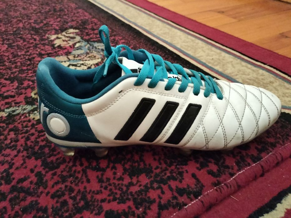 Футбольные бутсы