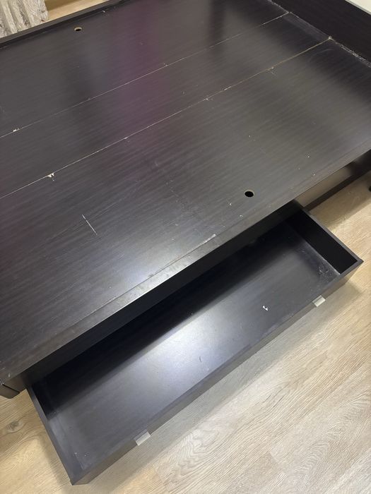 Двуспальная кровать